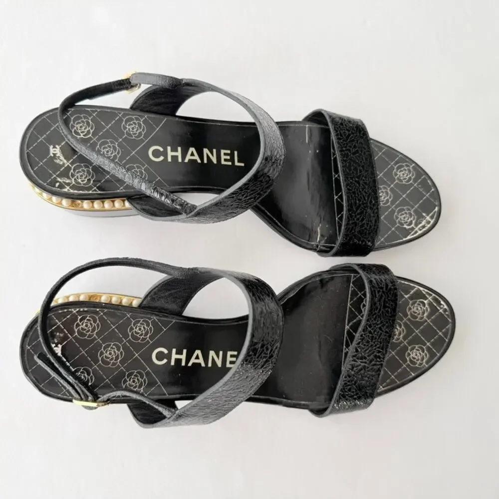 Chanel CC Sandal Black Patent Pearl Gold Flat Block Heel Size 40 Classic Chic - Picture 3 of 13